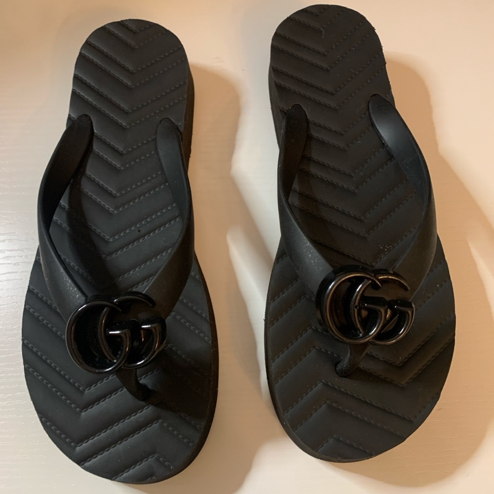 Gucci Chevron Thong Sandals